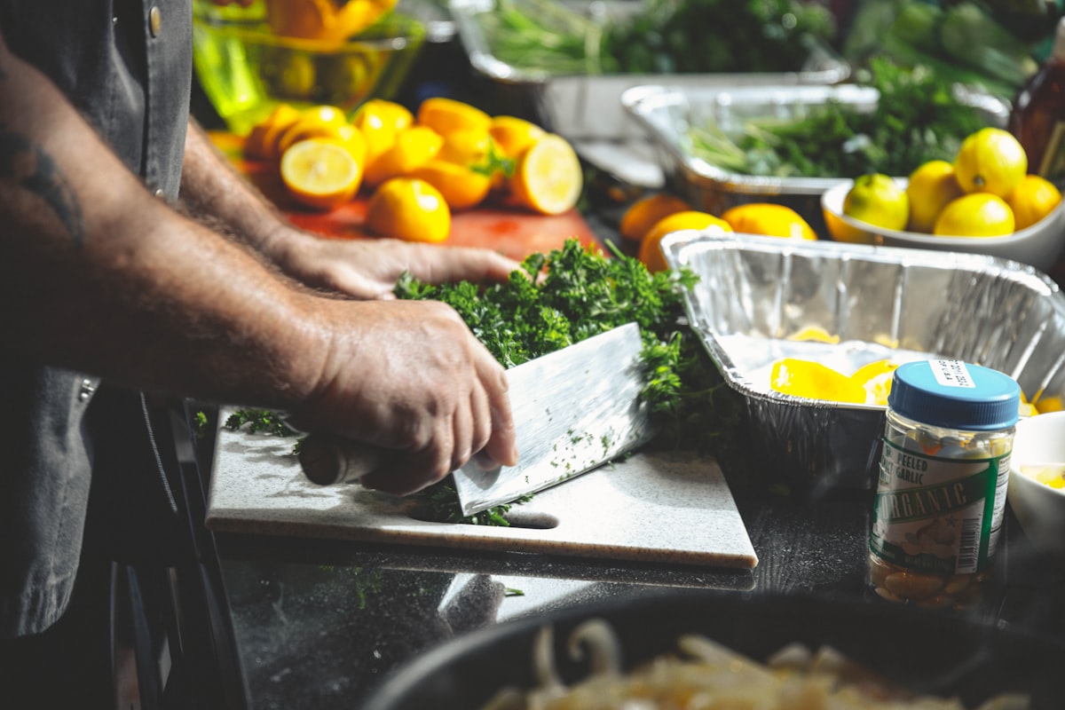 Insalata mediterranea con proteine magre